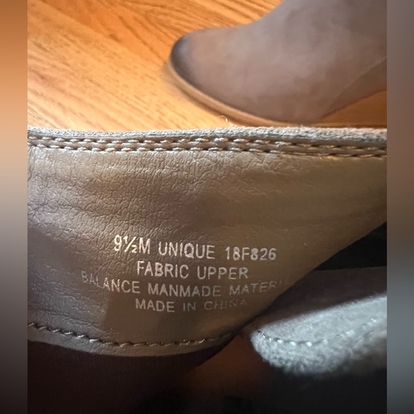 MADELINE GIRL Gray Booties. size 9.5M - Picture 3 of 3